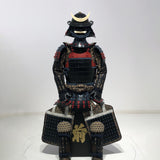 【O-055】Navy and red thread laced chest-fastened black barrel shoulder guards two-piece cuirass armor with twelve-plated helmet (hand-painted traditional lacquer finish)：紺赤糸威胸取黒桶側二枚胴具足・十二間兜（手時代塗）