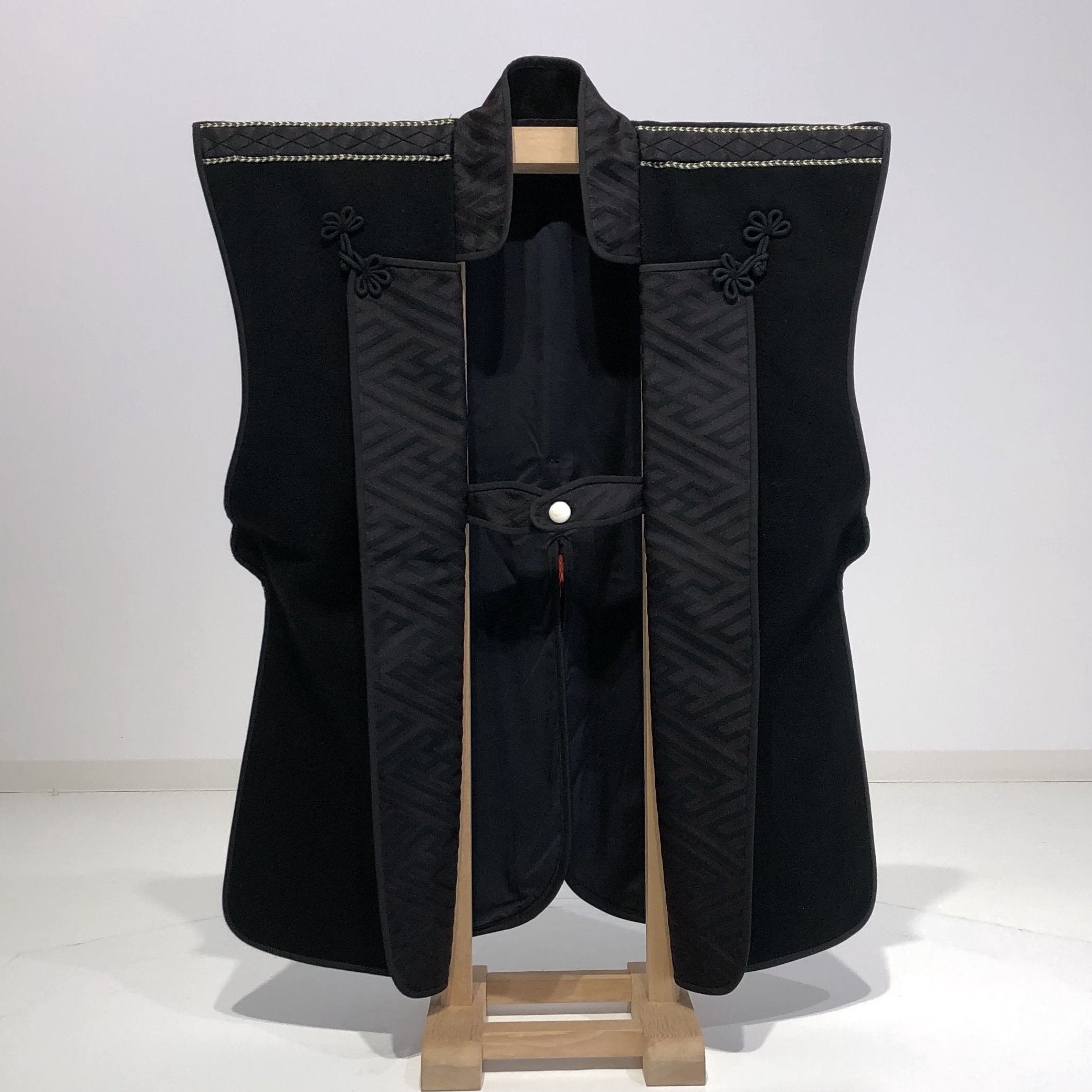 [B-050] Jinbaori (black wool)