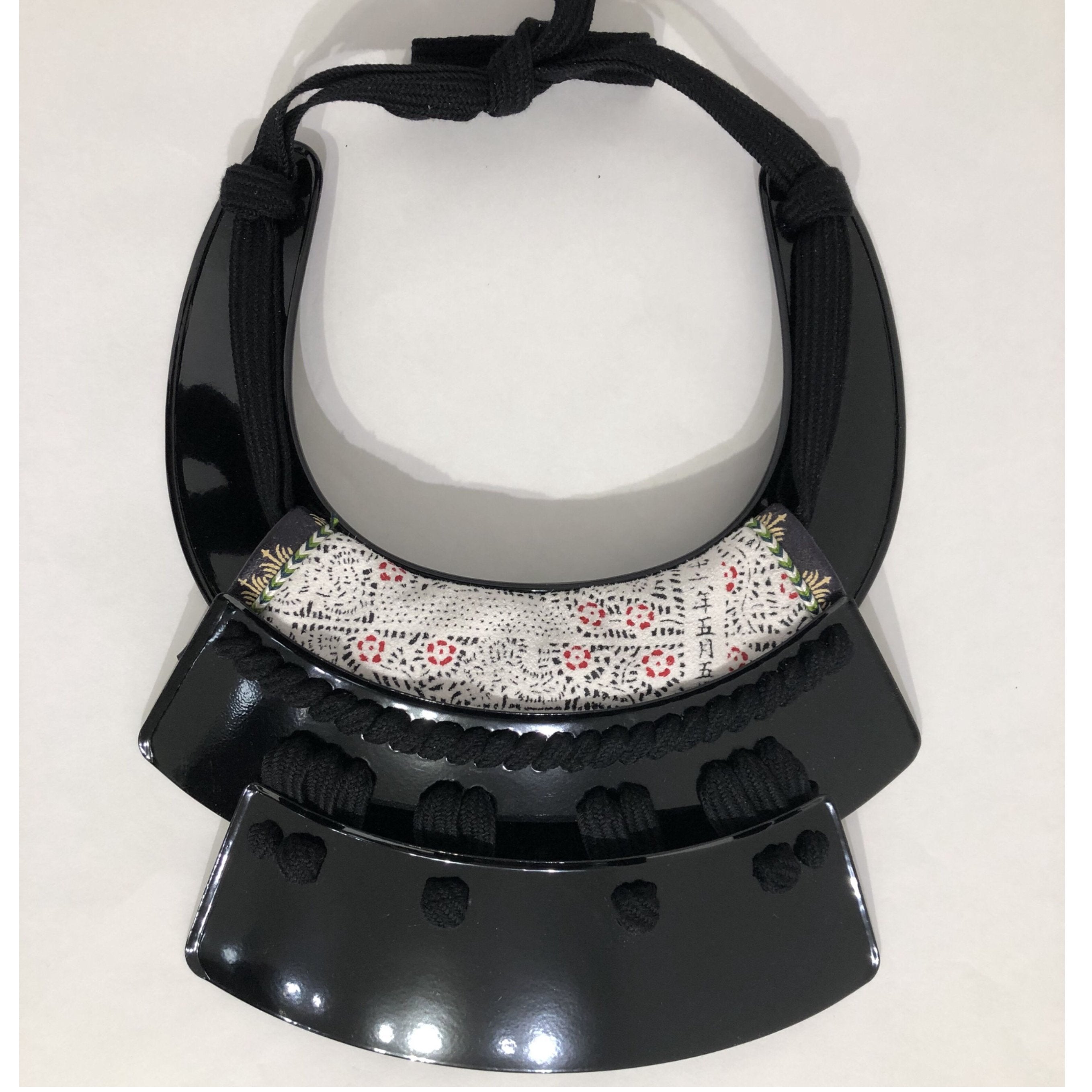 [N-001] Throat Guard