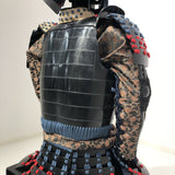 【O-055】Navy and red thread laced chest-fastened black barrel shoulder guards two-piece cuirass armor with twelve-plated helmet (hand-painted traditional lacquer finish)：紺赤糸威胸取黒桶側二枚胴具足・十二間兜（手時代塗）
