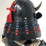【O-055】Navy and red thread laced chest-fastened black barrel shoulder guards two-piece cuirass armor with twelve-plated helmet (hand-painted traditional lacquer finish)：紺赤糸威胸取黒桶側二枚胴具足・十二間兜（手時代塗）