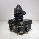【O-069-K】Black thread laced chest-guard ridge two-piece cuirass armor (helmet only)：黒糸威胸取鎬二枚胴具足（兜のみ）