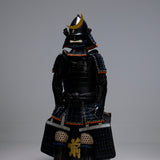【O-051】Dark blue thread laced black matte riveted two-piece cuirass armor with peach-shaped helmet：紺糸威黒艶消鋲綴二枚胴具足（桃形兜）