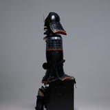 【O-051】Dark blue thread laced black matte riveted two-piece cuirass armor with peach-shaped helmet：紺糸威黒艶消鋲綴二枚胴具足（桃形兜）
