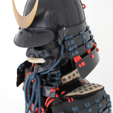 【O-055】Navy and red thread laced chest-fastened black barrel shoulder guards two-piece cuirass armor with twelve-plated helmet (hand-painted traditional lacquer finish)：紺赤糸威胸取黒桶側二枚胴具足・十二間兜（手時代塗）