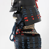 【O-055】Navy and red thread laced chest-fastened black barrel shoulder guards two-piece cuirass armor with twelve-plated helmet (hand-painted traditional lacquer finish)：紺赤糸威胸取黒桶側二枚胴具足・十二間兜（手時代塗）