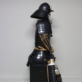 【O-042】Black Thread Laced Rusted Iron Two-Piece Cuirass Armor：黒糸威腰取二枚胴具足