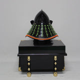 【O-030-K】Yellowish green thread laced vertical joined two-piece cuirass armor (helmet only)：萌黄糸威縦矧二枚胴具足（兜のみ）