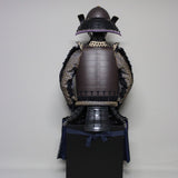 【O-043】Black Thread Laced Rusted Iron Two-Piece Cuirass Armor：黒糸威鉄錆二枚胴具足