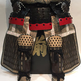 【O-067】Black thread laced Yamatomune shoulder plates two-piece cuirass armor：黒糸威山道頭札二枚胴具足