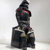 【O-055】Navy and red thread laced chest-fastened black barrel shoulder guards two-piece cuirass armor with twelve-plated helmet (hand-painted traditional lacquer finish)：紺赤糸威胸取黒桶側二枚胴具足・十二間兜（手時代塗）